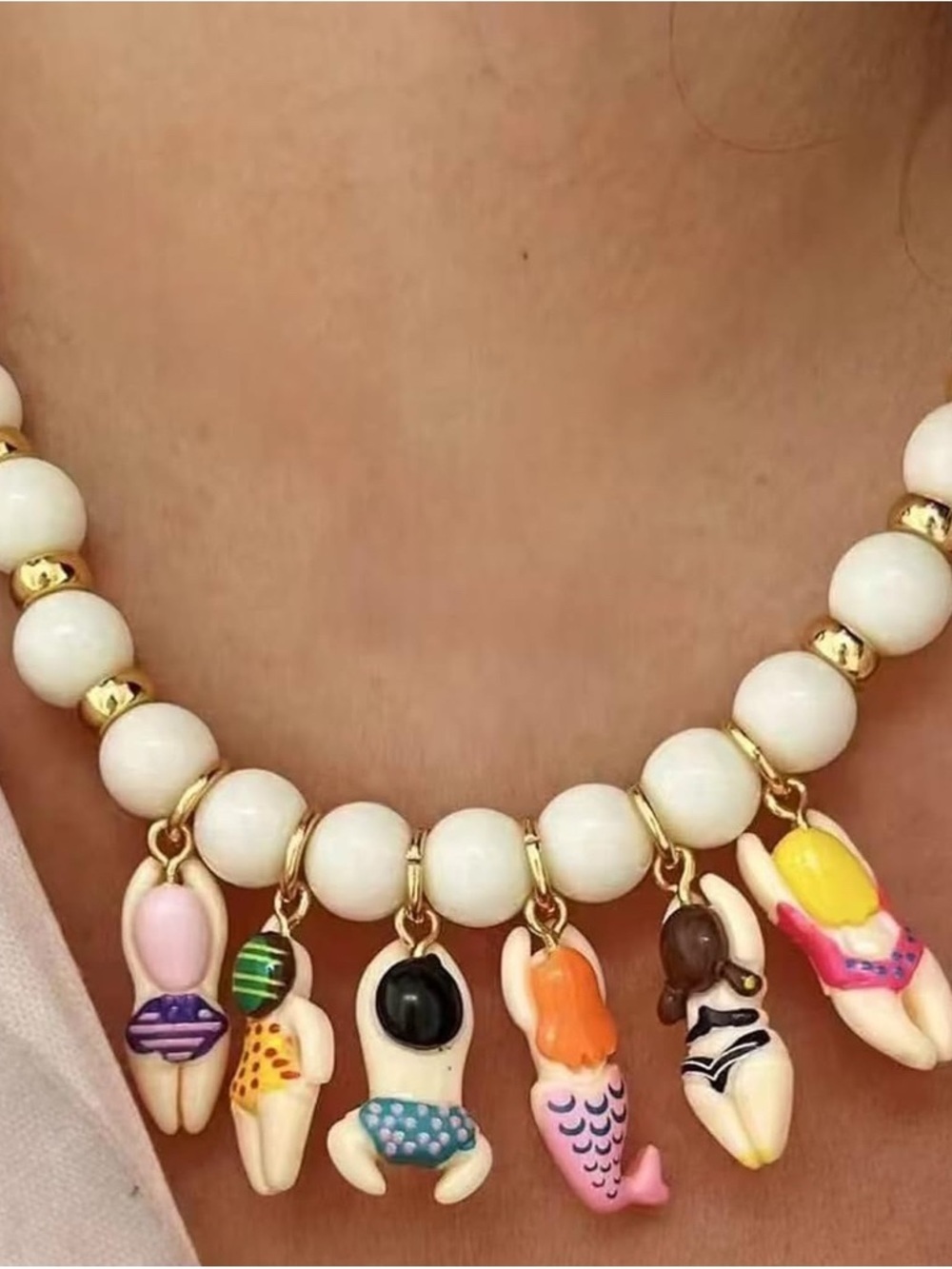 New! Beach Babes Bikini Girls Necklace - Picture 3 of 7